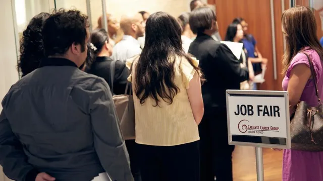 Weak jobs report complicates inflation management for the Fed