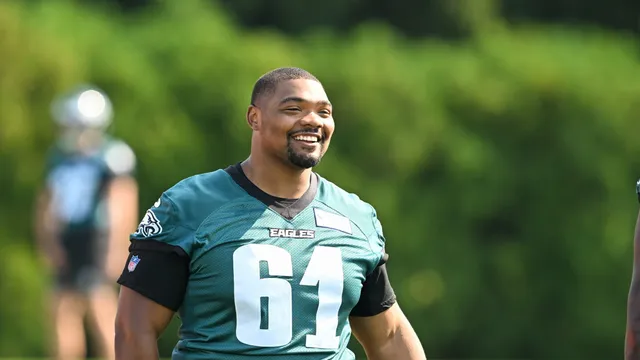 Eagles claim undersized center Willie Lampkin after Rams waive him