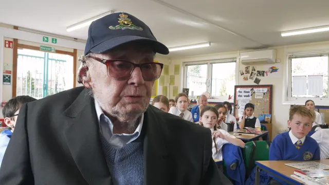 103-year-old veteran shares war stories with schoolchildren