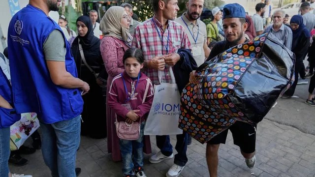 U.S. removes sanctions on Syria to encourage refugee returns