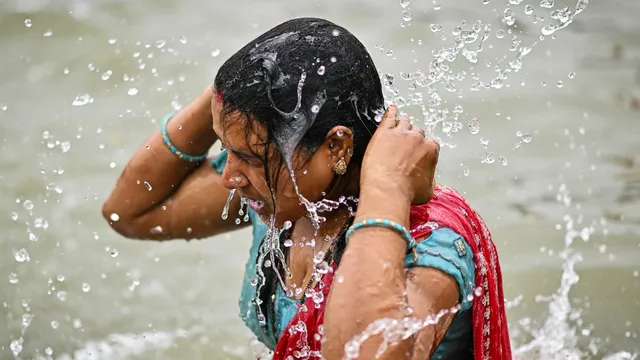 Six dead in stampede for free temple passes in India