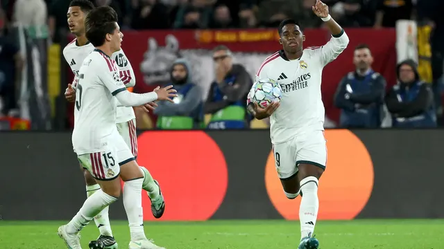 Real Madrid beats Roma 4-3 in Rome with three late goals in final seven minutes