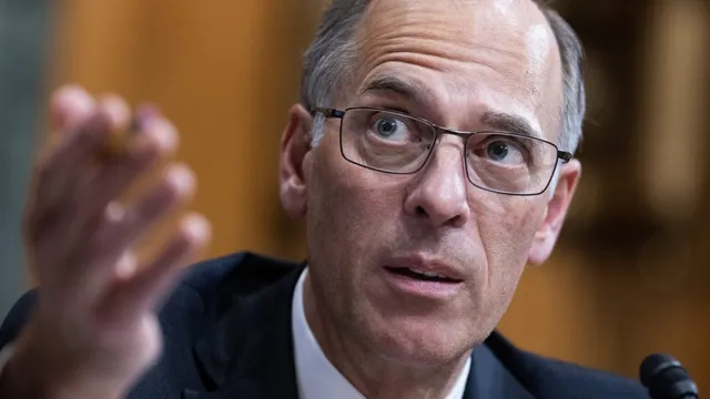 Mark Zandi warns Vicious Cycle Index signals recession in the U.S