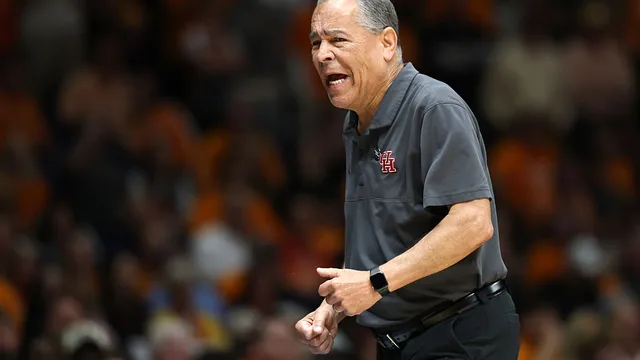 Kelvin Sampson criticizes Houston's athletic funding and resources