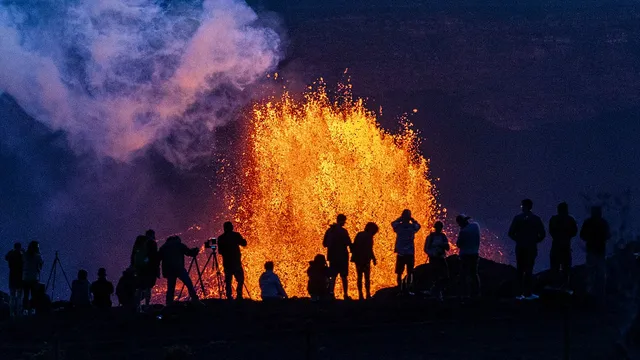 Boston tourist falls 30 feet from cliff edge near Kilauea volcano