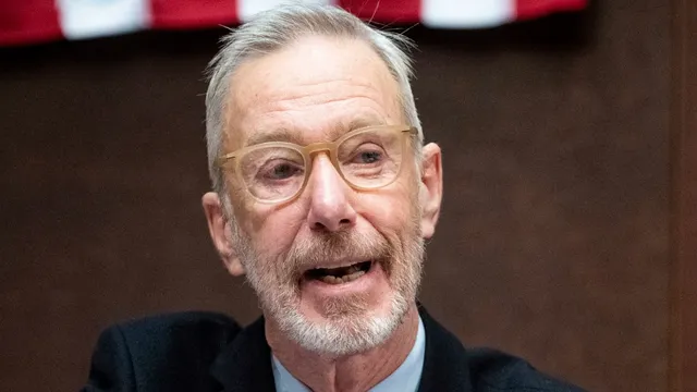 Stephen Lynch defeats progressive challenger in Massachusetts primary