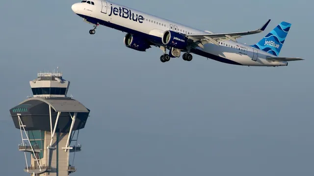 Couple nearly crushed by falling ice chunk from JetBlue plane