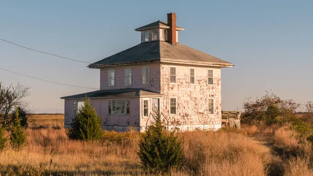 Iconic Pink House in Newbury to Be Demolished