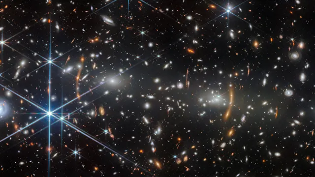 James Webb telescope reveals ancient galaxies through gravitational lensing