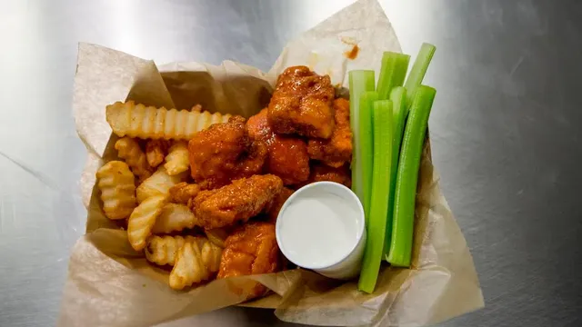 Judge dismisses buffalo wild wings lawsuit over boneless labeling