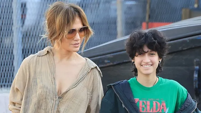 Jennifer Lopez enjoys shopping with Emme amid divorce chaos