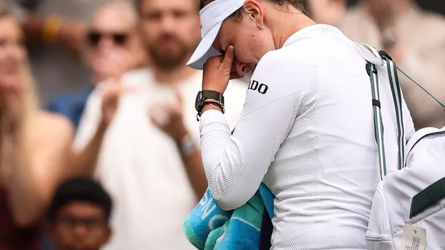 Defending champion Barbora Krejcikova falters against Emma Navarro at Wimbledon