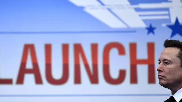 Elon Musk reveals SpaceX's ambition to take people to the moon