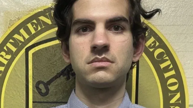 Former CIA analyst receives three years for leaking classified information