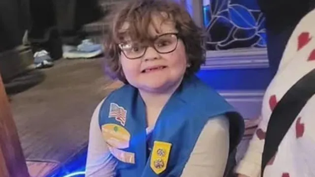 Six-year-old girl sets record by selling 100,000 Girl Scout cookies