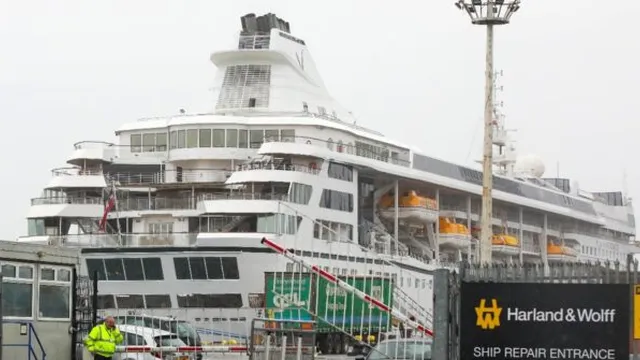 Stranded cruise ship passengers bid bitter
