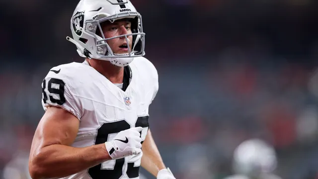 Klint Kubiak praises Brock Bowers as a football robot from heaven