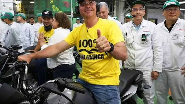 Flávio Bolsonaro faces corruption investigation just weeks before elections