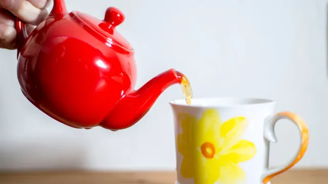 Moderate coffee and tea consumption lowers dementia risk