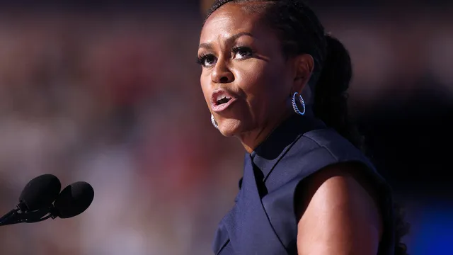 Michelle Obama surprises fans at Tattered Cover bookstore in Colorado