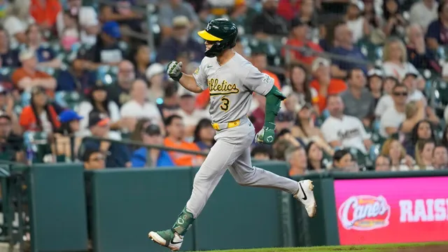 Max Muncy leads A's comeback with seventh-inning homer against Astros
