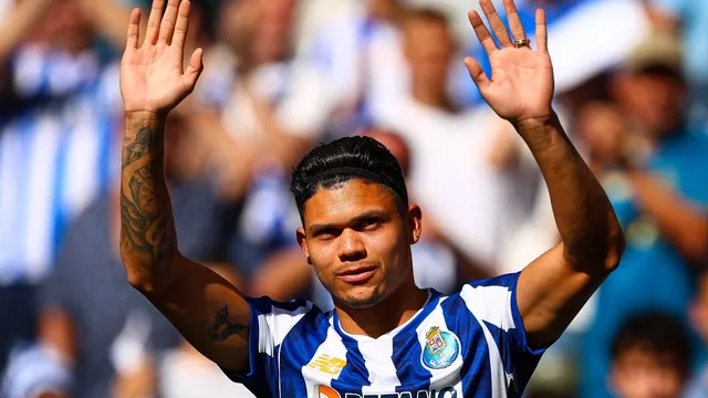 Bournemouth Signs Evanilson for Record Fee from Porto