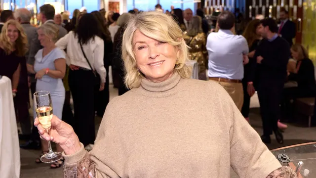Martha Stewart rejects plastic surgery and promotes self-care for aging