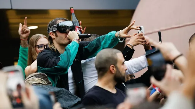 German rapper Ski Aggu bans smartphones at concerts in Germany, Austria, and Switzerland