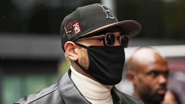 Chris Brown receives suspended sentence for London nightclub bottle attack