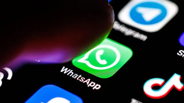 WhatsApp beta tests new account switching feature