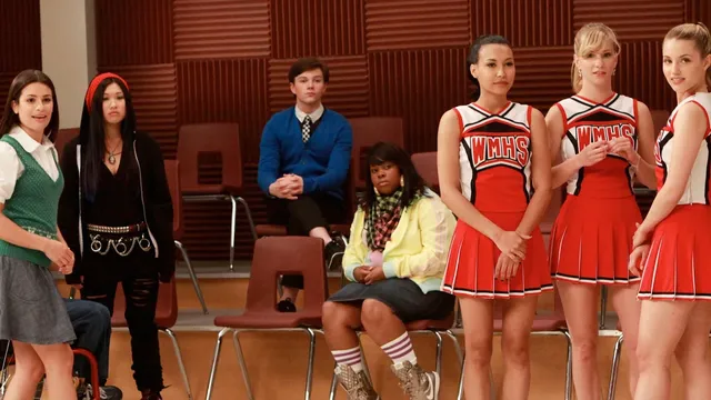 Disney+ and Hulu announce a Glee reboot with original cast members in talks