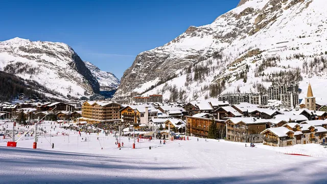 Avalanche strikes Val d'Isere, killing three skiers