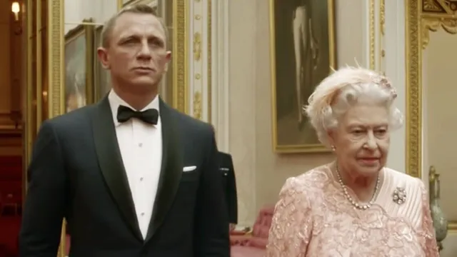 Queen and James Bond Surprise at 2012 Olympics