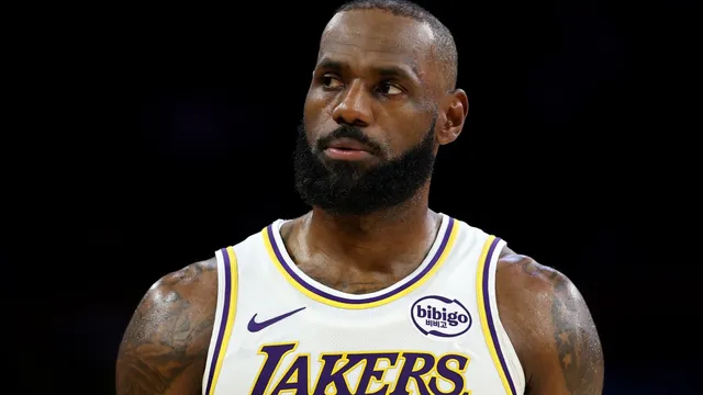 LeBron James struggles as Lakers consider major trade deal