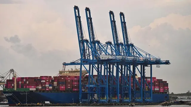 China threatens Panama with heavy prices over port contract cancellation