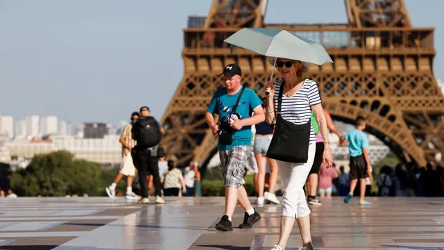 Chinese and Indian tourists surge in Europe amid declining American interest