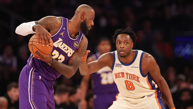 Lakers struggle defensively as LeBron James disappoints in loss to Knicks