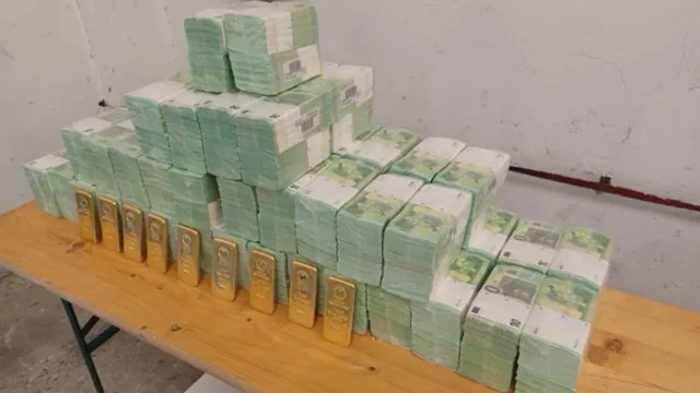 Hungary takes seven Ukrainian bank employees hostage and seizes valuables