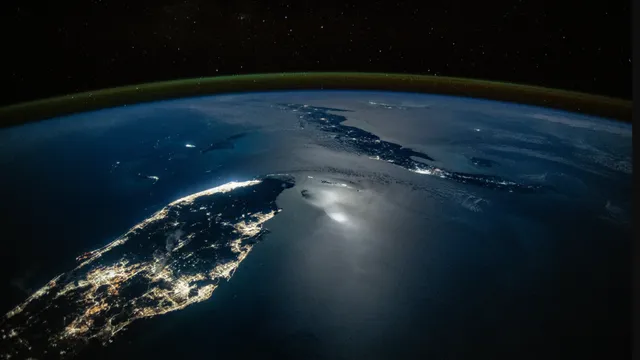 Astronaut captures mesmerizing moonglint photo over Florida and Cuba