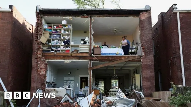 St. Louis tornado leaves five dead and extensive damage behind