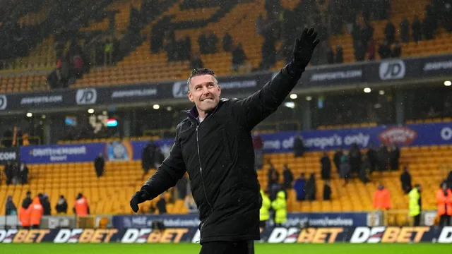 Michael Carrick takes charge of Manchester United amid mixed reactions