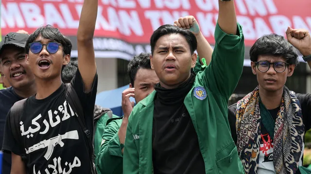 Indonesia's Parliament expands military's civilian role amid rising protests