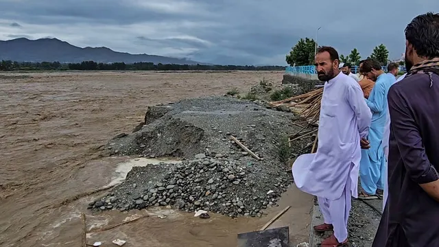 Flash floods sweep away dozens of tourists in Pakistan