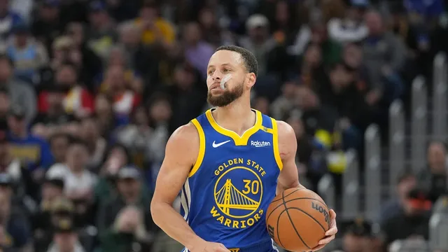 Curry shines in return as Warriors defeat Pelicans