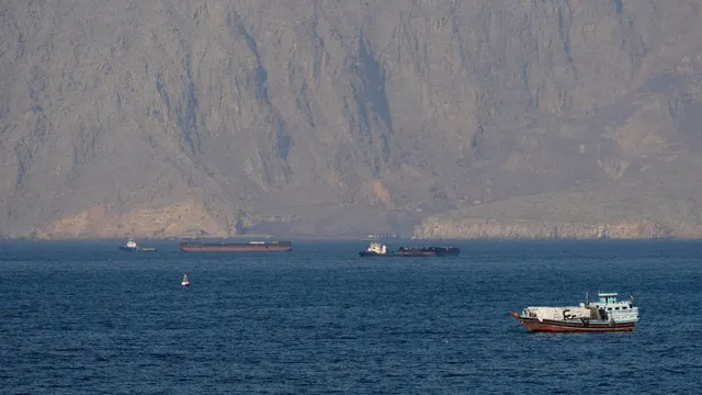 Iran threatens oil shipping routes in the Strait of Hormuz