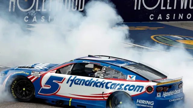 Kyle Larson leads NASCAR Cup Series playoffs as Chase Briscoe gains momentum before Phoenix race