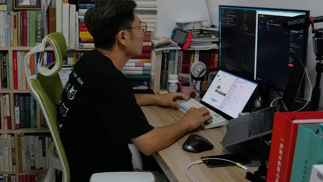 AI reshapes job market in China, causing widespread layoffs