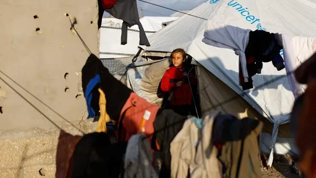 Israeli military orders evacuation of families in Gaza amid ceasefire tensions