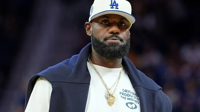 LeBron James frustrated after Lakers fall to Thunder in Game 2