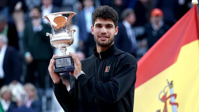 Carlos Alcaraz defeats Jannik Sinner to claim Italian Open title